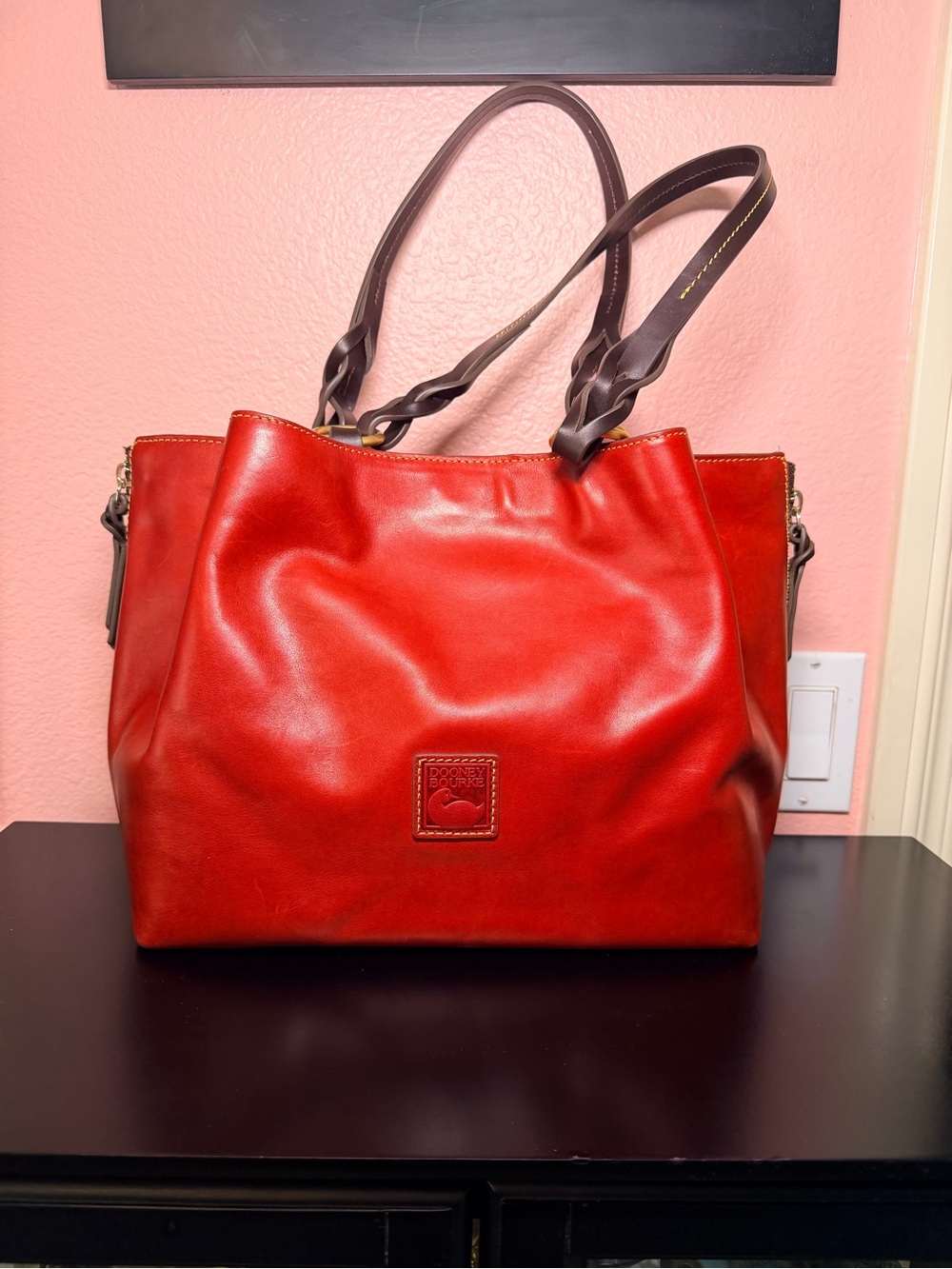 LIKE NEW. Beautiful Leather DOONEY & BOURKE Florentine Lg Zip Barlow-Red